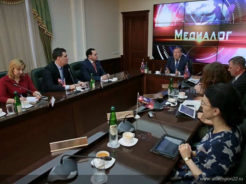 Губернатор Алтайского края рассказал об "осторожной работе" по "успокаиванию" зернового рынка