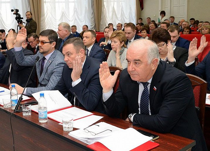 В Барнаульской гордуме увидели выход из кризиса и приняли бюджет