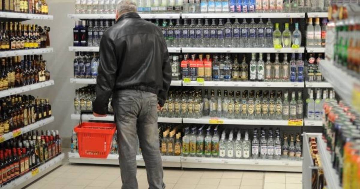Падение розничных продаж почти всех видов алкоголя отмечено в РФ в 2017 году