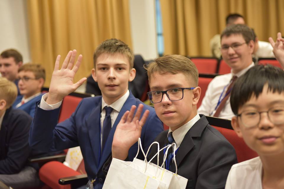 Двое воспитанников Фонда Андрея Мельниченко из Алтайского края победили на крупном международном форуме талантов