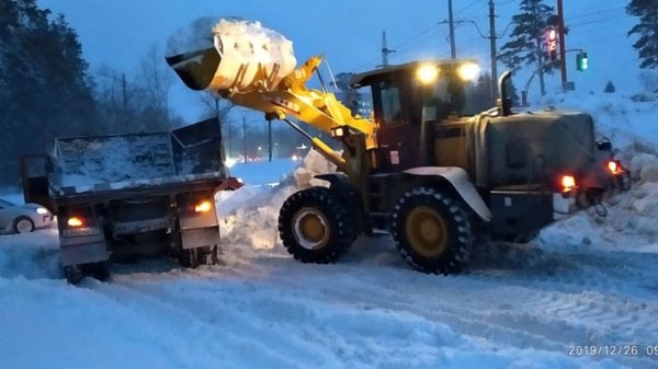6,6 тысячи кубометров снега вывезли из Барнаула за ночь