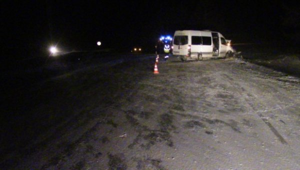 Семь человек пострадали в ДТП с микроавтобусом на Алтае