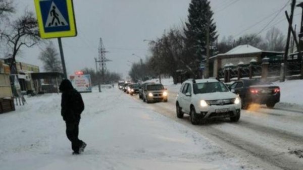 Многокилометровые пробки в Барнауле сковали движение транспорта