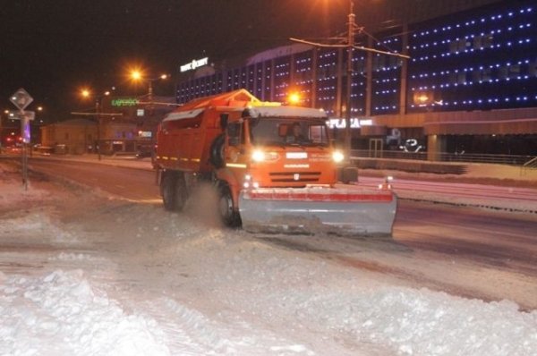 На ночную уборку снега в Барнауле выйдут 152 снегоуборочные машины