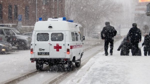 В Барнауле напротив ТРЦ «Арена» в жестком ДТП пострадали два человека