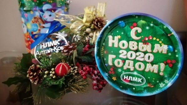 Алтай-Кокс подготовил для детей Заринска новогодние подарки