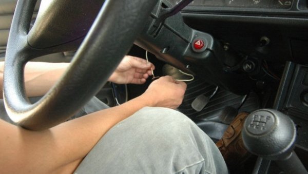 В Барнауле 18-летний парень вычислил автомобиль без сигнализации и угнал его