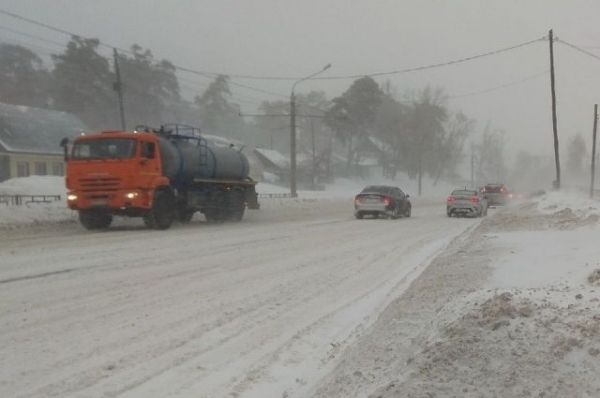 Алтайский министр транспорта опоздал на работу из-за сильного снегопада
