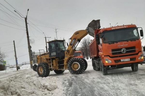 Снегоуборочная техника работает во всех районах Барнаула и в пригороде