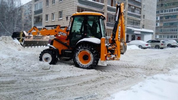 Дорожные службы Барнаула стали работать в усиленном режиме из-за снегопада