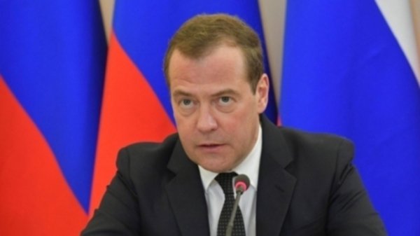 Дмитрий Медведев открыл охоту на снюс и его аналоги