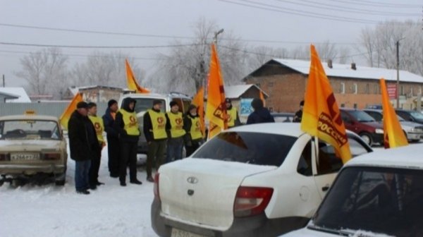 Эсеры протестуют против плохих дорог в Рубцовске автопробегом