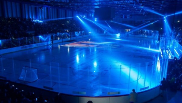 Обновлённая «Титов Арена» зазывает на хоккейный матч и шоу. Вход свободный