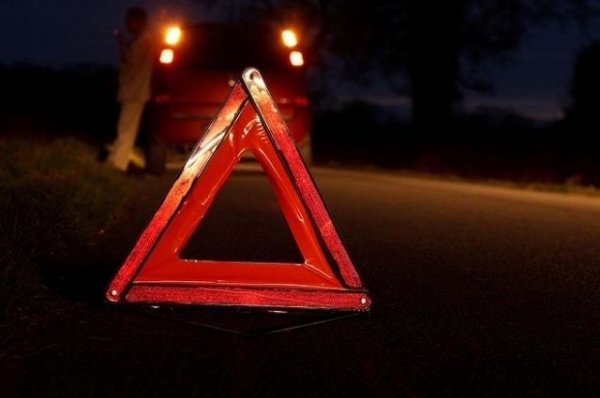 Три автомобиля столкнулись ночью в Барнауле