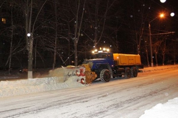 Около 14 тысяч кубометров снега вывезли дорожники в Барнауле