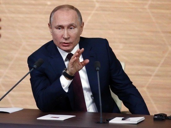 Владимир Путин пьет алтайский чай