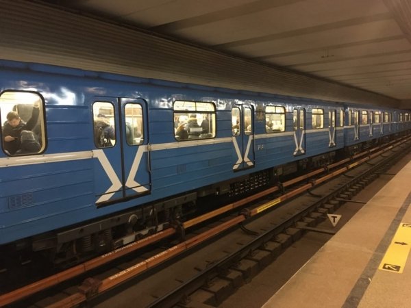 В метро Новосибирска остановлены поезда из-за ЧП на путях