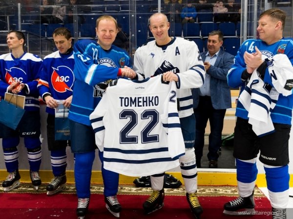 Виктор Томенко принял участие в хоккейном турнире вместе со звездами российского кино и спорта