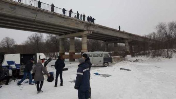 Трагедия в Забайкалье. Почему автобус с пассажирами упал с моста и что говорят о ЧП