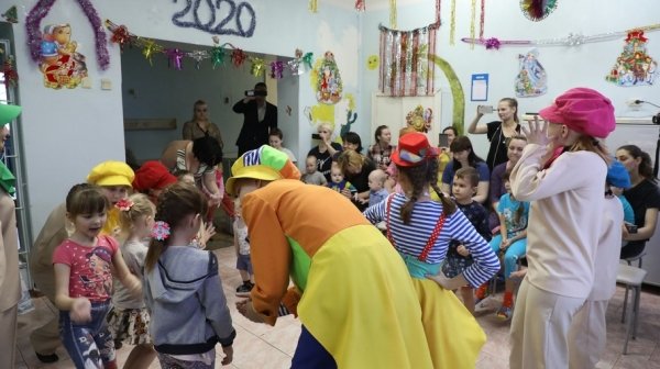 Союз молодежи Алтай-Кокса поздравил детей Заринска с Новым годом