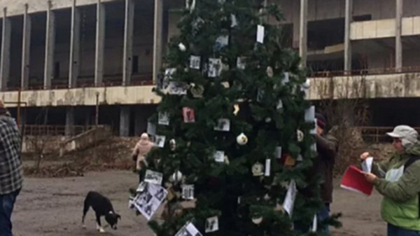 В Припяти впервые после аварии нарядили новогоднюю елку