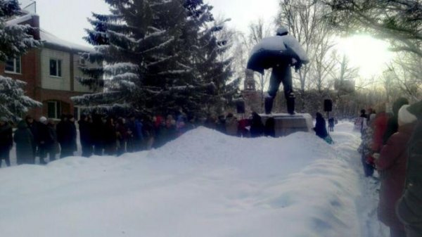 Общественники провели митинг против застройки парка имени Ленина в Барнауле