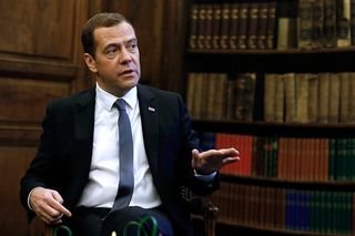 Медведев поручил за шесть лет полностью решить проблему с жильем для детей-сирот