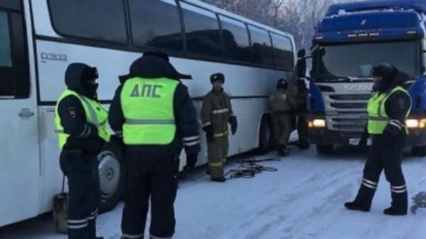 Автобус с туристами из Бийска застрял по дороге на Шерегеш