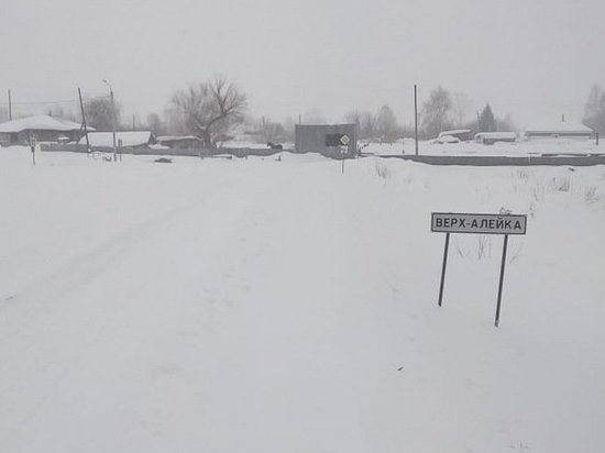 Снегопады отрезали от цивилизации три алтайских села