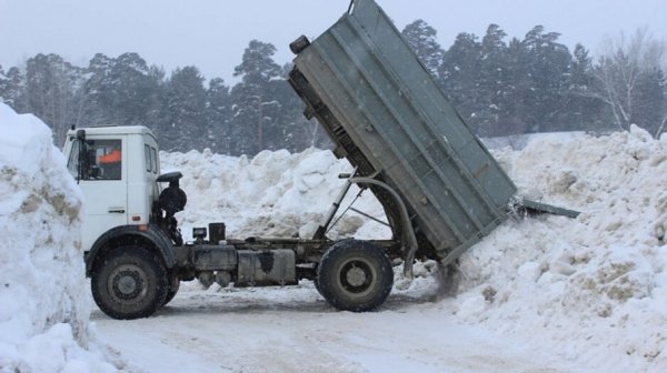 «Не пройти и не проехать»: губернатор Томенко вслед за жителями дал негативную оценку борьбе со снегом