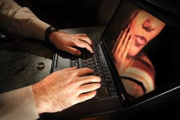 Житель Барнаула пойдёт под суд за распространение в WatsApp интимного видео с бывшей супругой