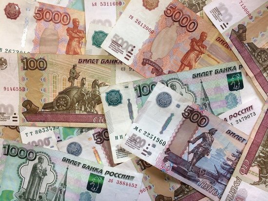 Топ-менеджер из Барнаула украл 300 тысяч рублей и напился в ресторане