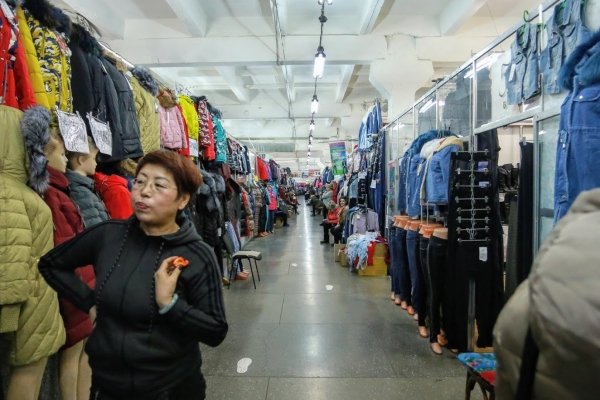 Глухой январь. Что происходит на "китайском рынке" в Барнауле из-за коронавируса