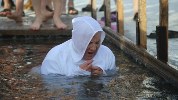 Когда отмечать Крещение в 2020 году и почему в этот день купаются в проруби