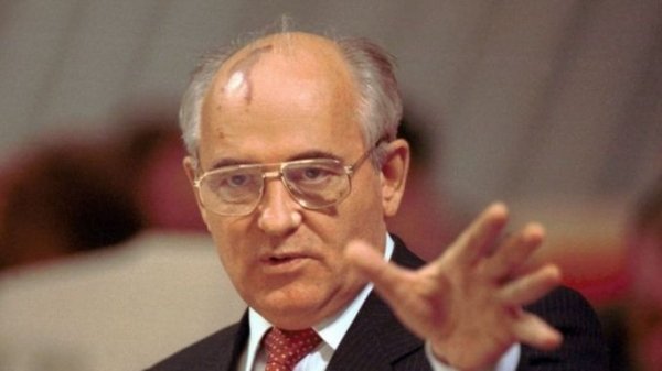 Горбачев призвал отменить все длинные выходные, чтобы россияне не спивались