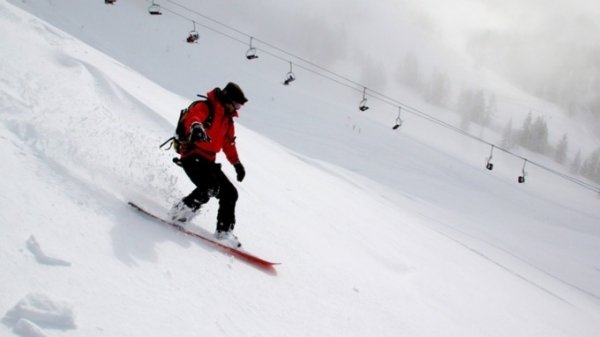 Где покататься на горных лыжах и сноубордах на Алтае и сколько это стоит