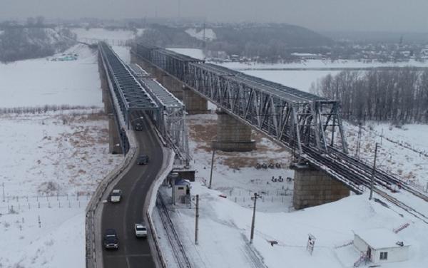 В Барнауле закрыли на ремонт Коммунальный мост через Обь