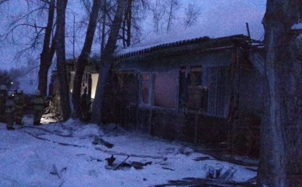 При пожаре в частном доме в Томской области погибли 11 человек