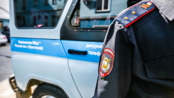 Полиция Барнаула ведет проверку по сообщениям о массовой драке около ТРЦ
