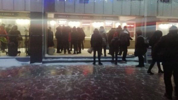 В Барнауле собрались огромные очереди за билетами на электричку