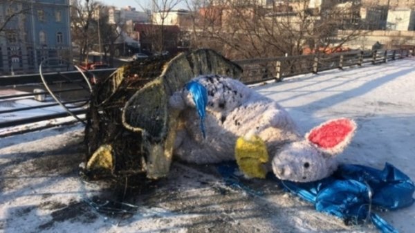 Вандалы сожгли фигуру мыши за 677 тысяч рублей в Приморье