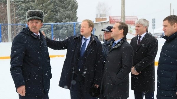 Губернатор поощрил причастных к организации визита Медведева на Алтай