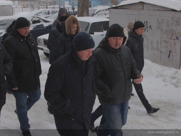 Виктор Томенко проверил заметенный снегом Барнаул