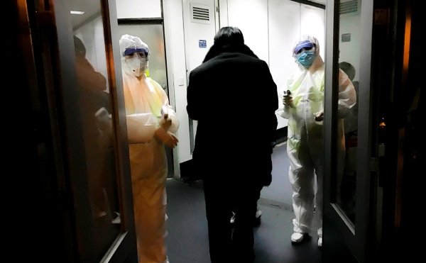 В Новосибирске проверили полсотни рейсов из Китая на коронавирус