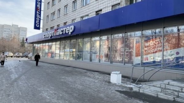 Почему в Барнауле закрылся первый магазин "Спортмастер"