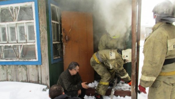 Молодого человека спасли при пожаре в Алтайском крае