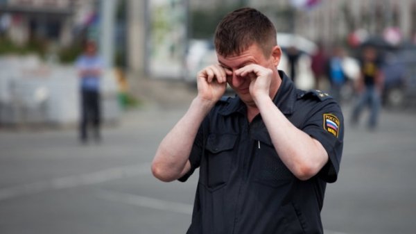 Пинала по лицу. Жительницу Барнаула осудят за избиение полицейского