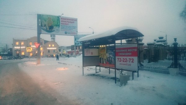 Туркластеру не к лицу. Активисты раскритиковали остановочные павильоны в Барнауле