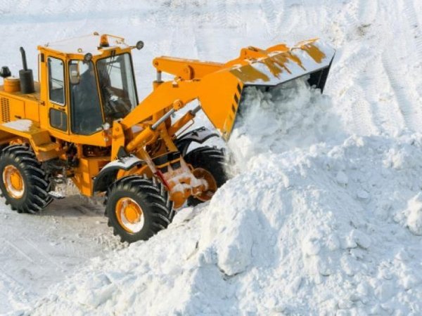 Свыше 37 тысяч кубометров снега вывезли с улиц Барнаула в выходные дни