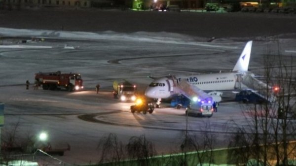 Самолет Барнаул — Москва экстренно приземлился в аэропорту Сыктывкара